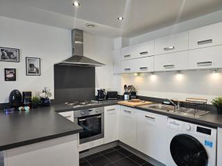 TownStay- Modern 2 bedroom apartment with en-suite - Northampton - 5