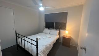 3 Bed House free parking,Master with AC - Browns Plains - 3