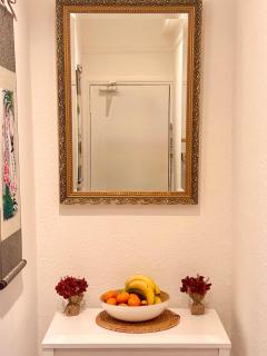 Candy Cafe Apartment - London - 9