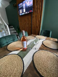 Contractors 3 Bedroom Sleeps 6 Discounts Pool Table WIFI - Leicester - 7