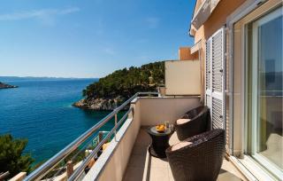 1 Bedroom Stunning Apartment In Milna - 0