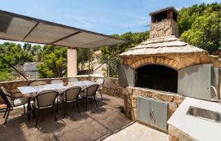 1 Bedroom Stunning Apartment In Milna - 3