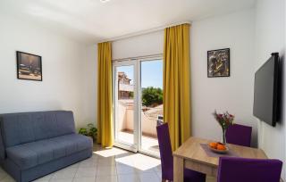 1 Bedroom Stunning Apartment In Milna - 2