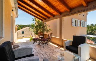Amazing Apartment In Milna With Wifi - Milna - 2