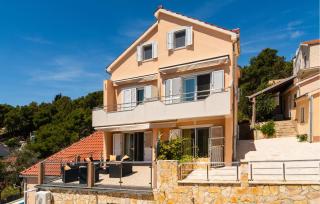 Awesome Apartment In Milna With Wifi - 2