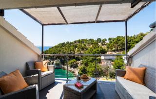 Amazing Apartment In Milna With Wifi - 1