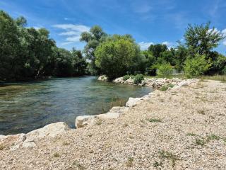 Riverside Pearl house by the river and swimming pool - 2