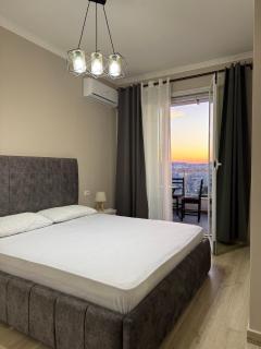 Spacious 2BR Apartment Walk in Closet Stunning Sunset Views - Durrës - 8