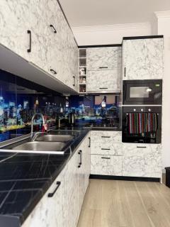 Spacious 2BR Apartment Walk in Closet Stunning Sunset Views - Durrës - 5