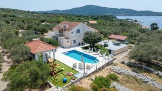 Holiday house with Pool Villa Maja - 0