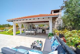 Holiday house with Pool Villa Maja - 3