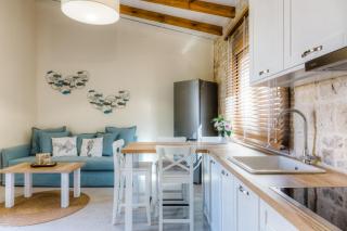 Luxury Gem overlooking the church, 150m from beach - Analipsi - 1