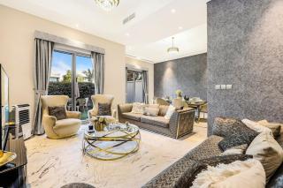 Stylish 4BR Family Villa Easy Access to Dubai Marina & Expo City - 0