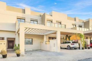 Stylish 4BR Family Villa Easy Access to Dubai Marina & Expo City - 9
