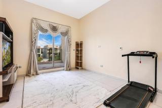 Stylish 4BR Family Villa Easy Access to Dubai Marina & Expo City - 6