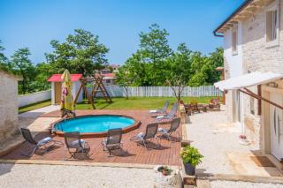 Villa Milena, a Rustic Summer Haven with Pool, Pets Welcome! - Modrušani - 7