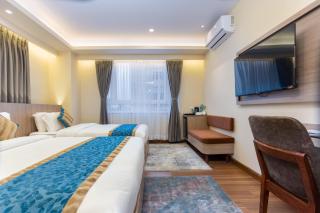 Hotel Aela Suites by La casa near Airport - Nova Deli - 2