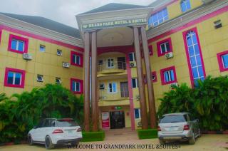 GRAND PARK HOTEL AND SUITEs - Egbe - 0