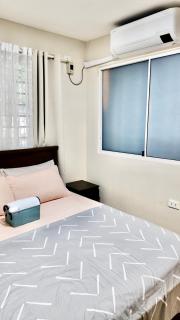 J&J Antipolo 2 Bedroom Condo with Nature View, Netflix, Karaoke, & Threadmill - 3