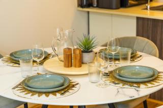 CozyNest Parramatta Modern 2BR with Parking - Sydney - 8