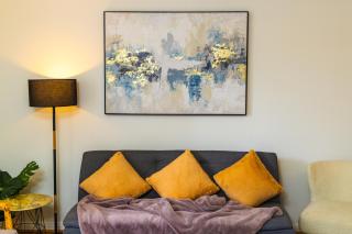 CozyNest Parramatta Modern 2BR with Parking - Sydney - 9