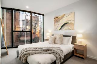 Exquisite Skyline Luxe 3BR Apt Pool & Gym - 1