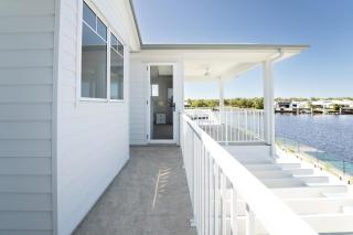 Hamptons On Dux Retreat - Banksia Beach - 5