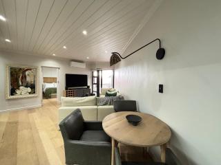 Modern living in central town - Stellenbosch - 1