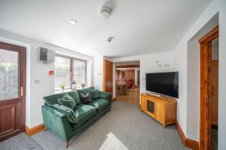 8 Bedroom, 6 Bath House, Large Patio, Large Parking - Hardwicke - 6