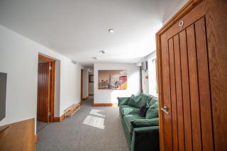 8 Bedroom, 6 Bath House, Large Patio, Large Parking - Hardwicke - 5