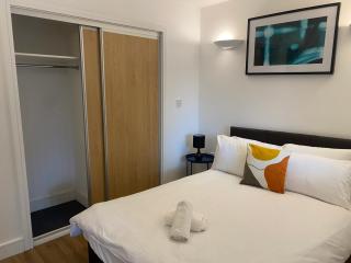 City Centre Accommodation - by Kent Stays - Canterbury - 4