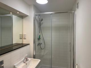 City Centre Accommodation - by Kent Stays - Canterbury - 3