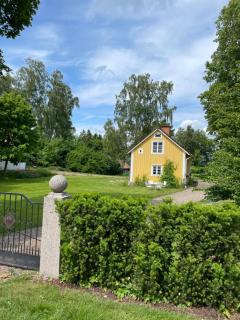 Trevligt eget hus med kakelugn i lantlig miljö - Vikingstad - 8