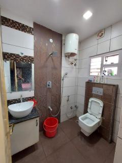 Huge 3 bhk fully furnished - Bangalore - 7