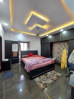 Huge 3 bhk fully furnished - Bangalore - 6