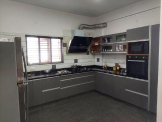 Huge 3 bhk fully furnished - Bangalore - 5