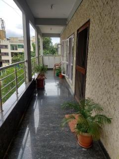 Huge 3 bhk fully furnished - Bangalore - 2