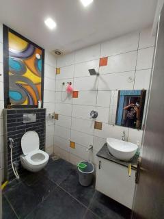 Huge 3 bhk fully furnished - Bangalore - 1