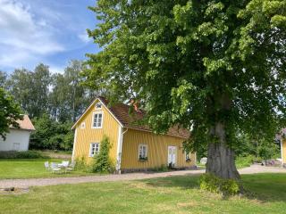 Trevligt eget hus med kakelugn i lantlig miljö - Vikingstad - 9