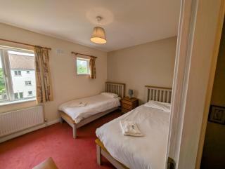 Large 4 Bedroom 5 Bathroom Property - Galway - 9
