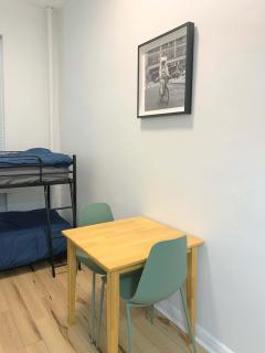 Chelsea Studio-Shared Bathroom with Kitchen Twin Bunk Bed - New York - 9