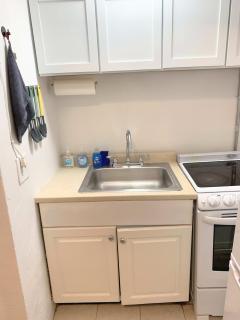 Chelsea Studio-Shared Bathroom with Kitchen Twin Bunk Bed - New York - 5