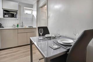 Cozy 3-Bed 2Bath House near LCY & EXCEL sleeps 6 - Londra - 9