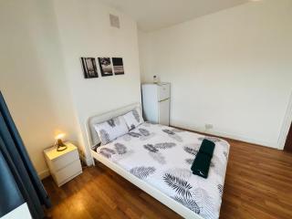 Mile-End Staycation - 1