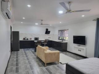 Fresh Studio in Accra, Ga West - Trofwi - 0