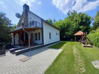7 férőhelyes ház Balatonfenyvesen a tótól 15 m-re saját stéggel és csónakkal - Balatonfenyves - 0