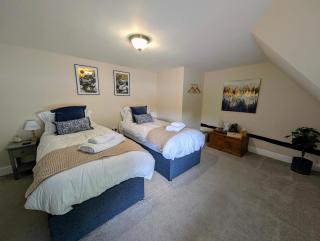 The White Horse Inn - - 0