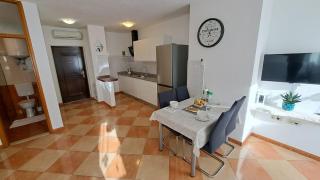 Lovely 2-bedroom, 2-bathroom apartment with sea view balcony, 200m from beach - 8