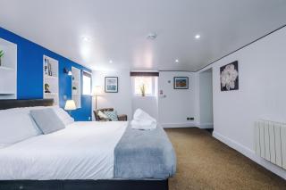Free Parking! Two Bedroom Apartment in Sheffield by Eason Stays, Ideal For Weekend Getaways, Hospital Placements & Business Travellers - 5