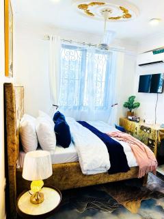 Big Master bed with Private bath, Beautiful view, fast WIFI at City Centre - Dar es Salaam - 4